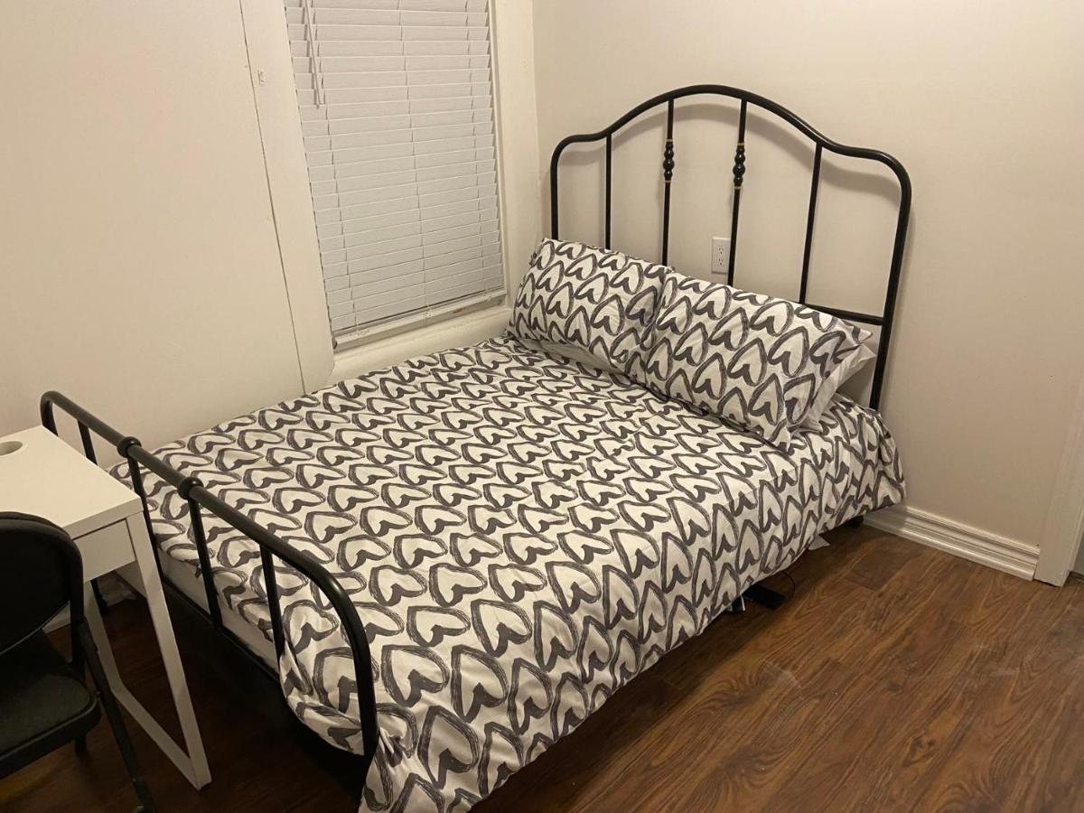 Budget Quad Room With En Suite Bathroom 36B Toronto Exterior foto